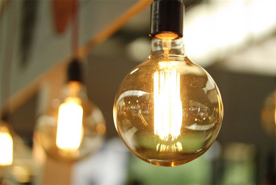 Firmy szukają możliwości oszczędzania na rachunkach za energię. Coraz więcej decyduje się na inwestycje w panele fotowoltaiczne